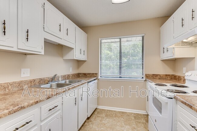 Building Photo - 3510 Woodlake Rd