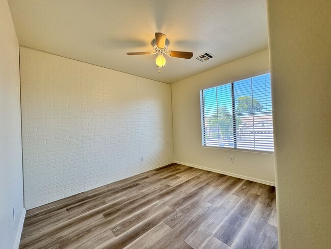 Building Photo - ASHLEY HEIGHTS 3 BEDROOM WITH HUGE BACKYARD