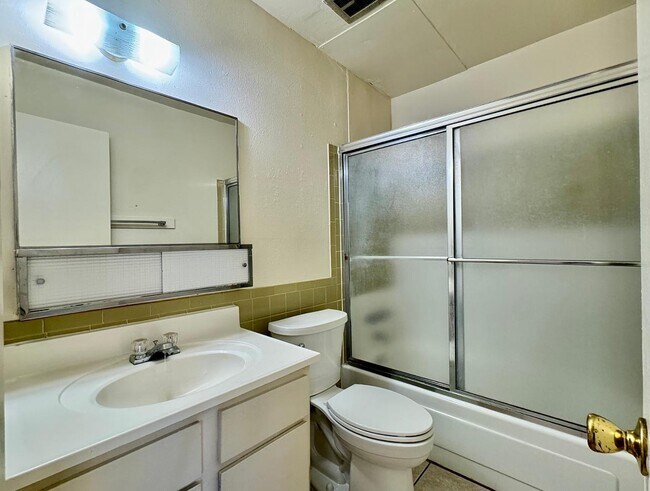 Building Photo - 206 Princeton Dr SE