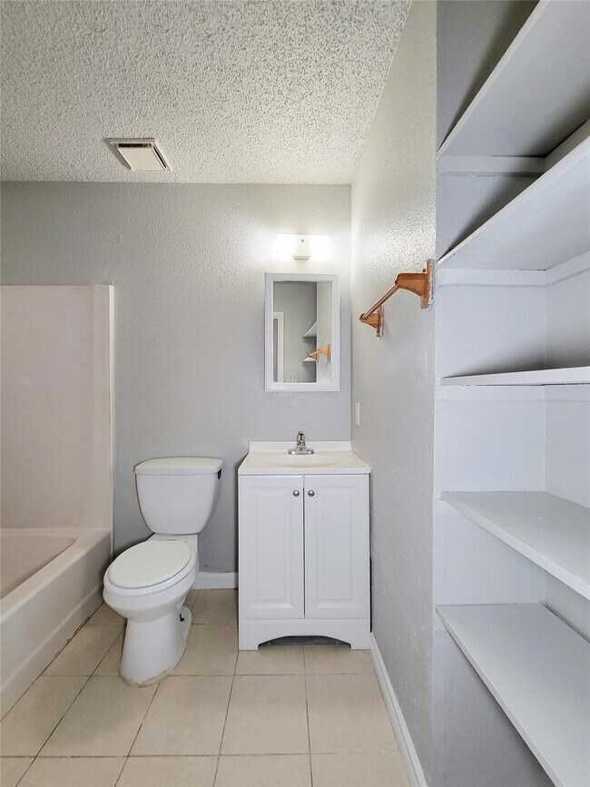Building Photo - 17706 Glenhagen Ct