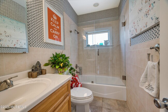 Building Photo - 1210 3rd Ave