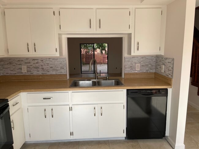 Building Photo - 708 Sea Palm Ln