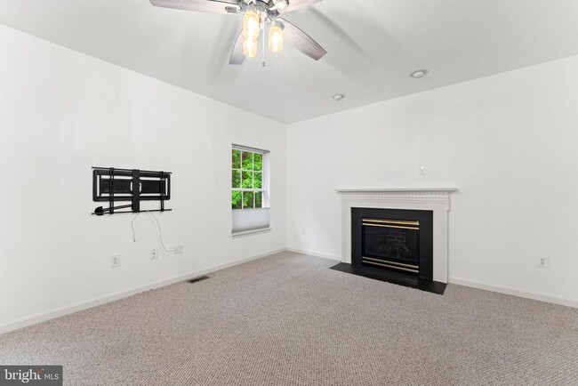 Building Photo - 10105 Cotter Ct