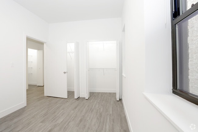 6 Bedroom - Second Bedroom - 5487-5491 S. Hyde Park Boulevard