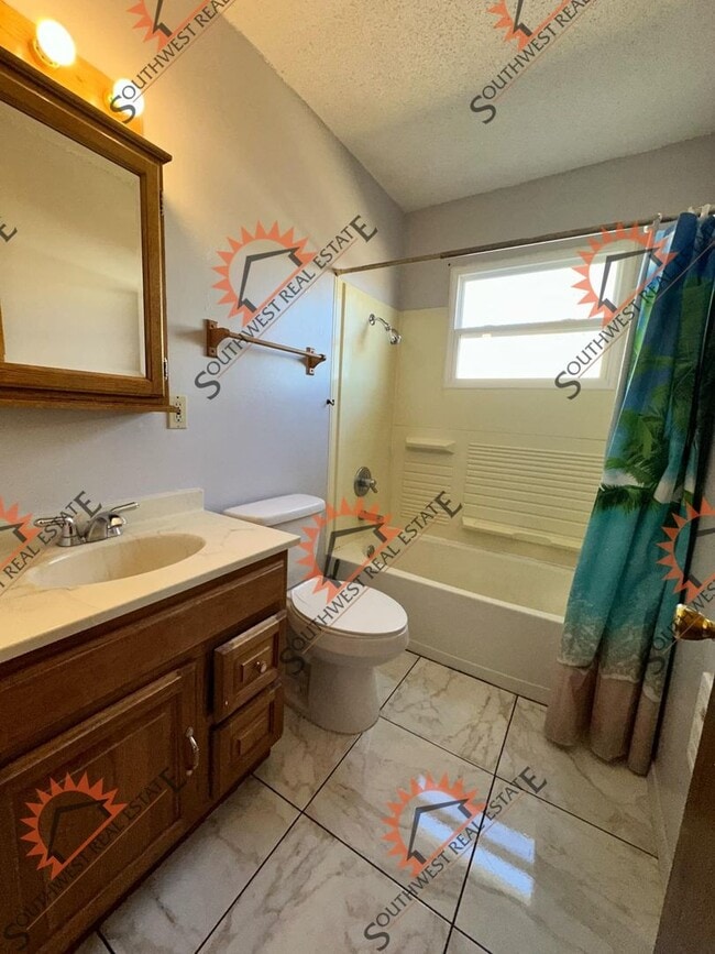 Building Photo - 3 Bed 2 Bath House