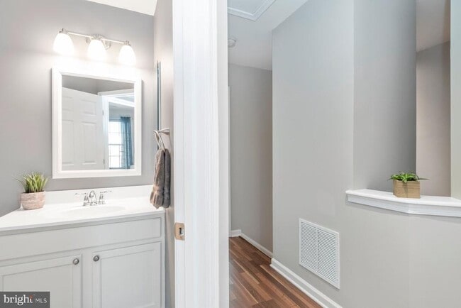 Building Photo - 7254 Mockingbird Cir