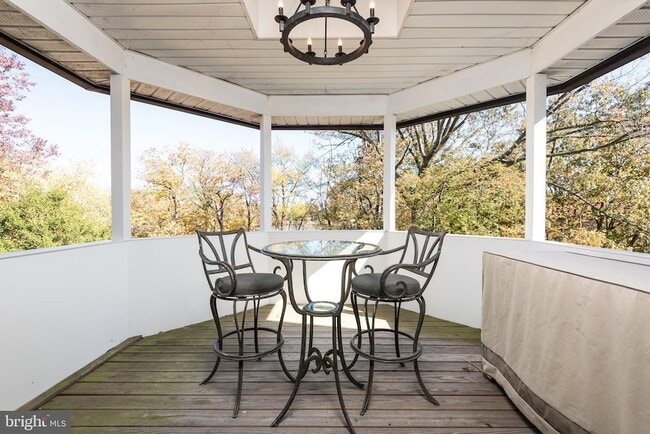 Building Photo - 2620 Love Point Rd