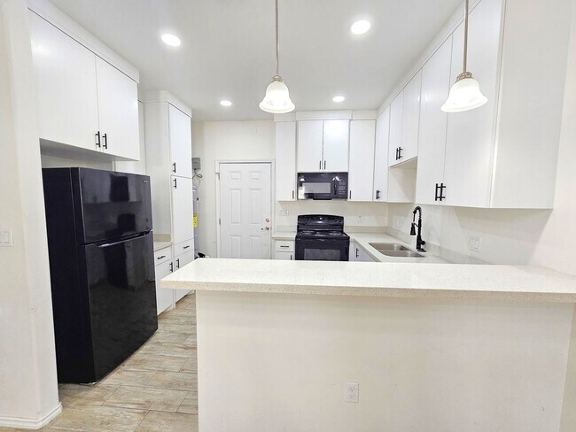 Building Photo - 1809 Atrium Pl Dr