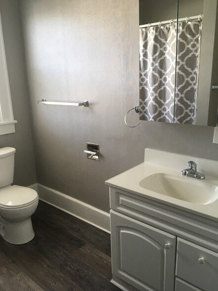 Bathroom - 116 Walnut St