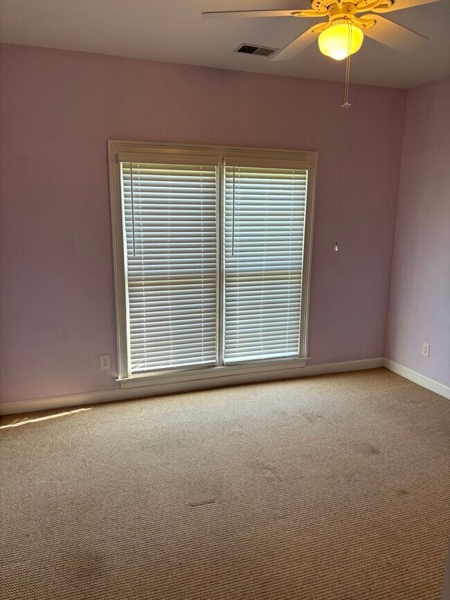 Building Photo - 279 Sandstone Rd