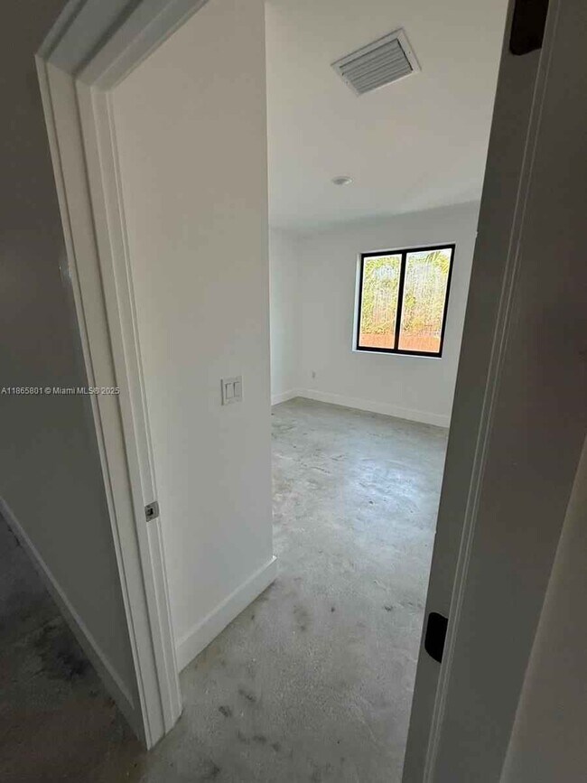Building Photo - Northwest 99th Terrace, Miami, FL 33147 - 4 BR 3 BA townhouse