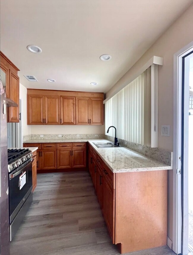 Building Photo - 7949 Clearfield Ave