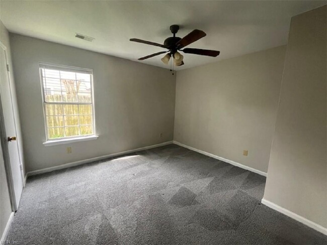 Building Photo - 4005 Rainbow Dr