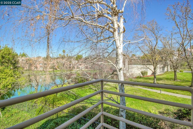 Building Photo - 5070 E Lakeshore Dr