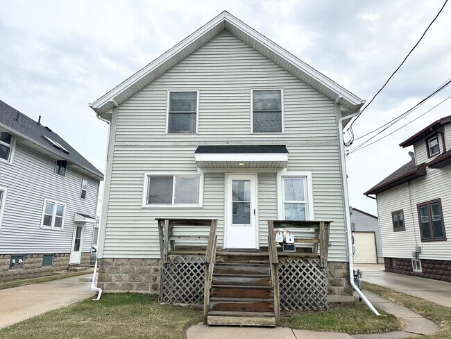 Building Photo - 1824 22nd St