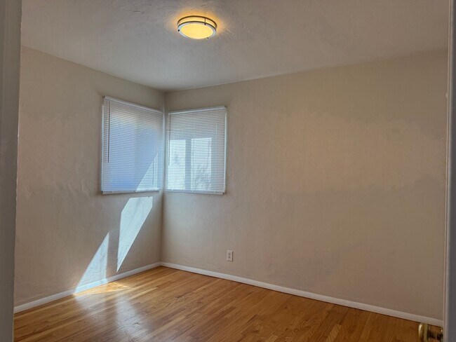 Building Photo - Victory Hills Charm!