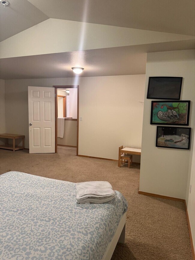 Building Photo - 320 Zillah Pl SE