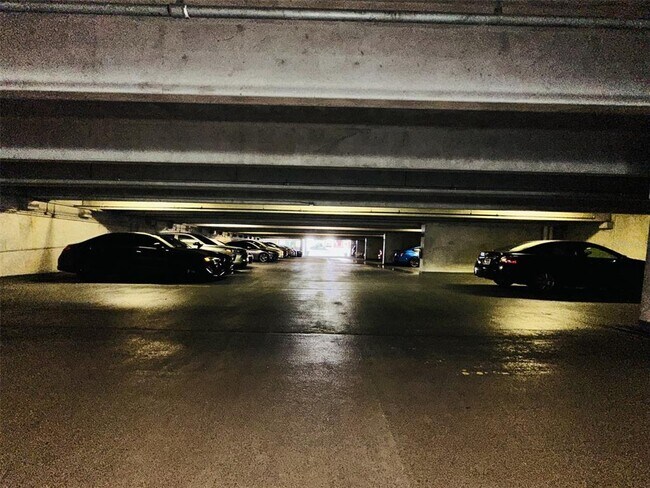 Building Photo - 101 S Eola Dr