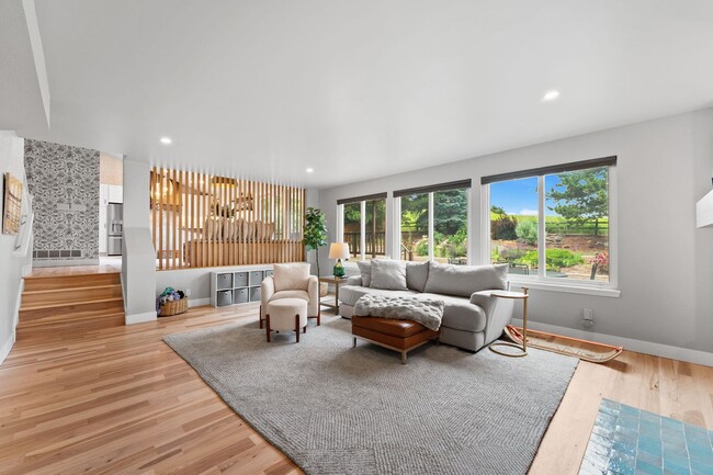 Building Photo - Stunning Fully Furnished Rental in Golden,...