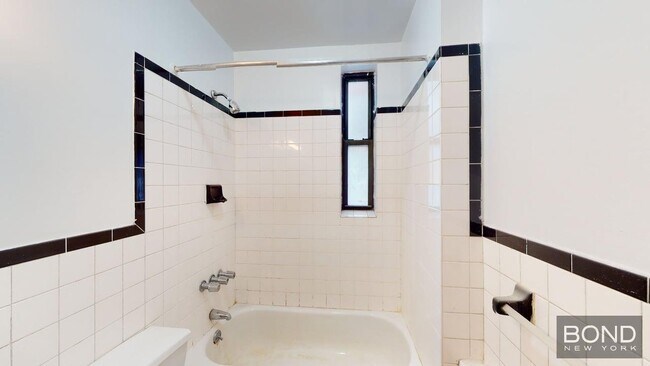 Building Photo - 415 E 73rd St