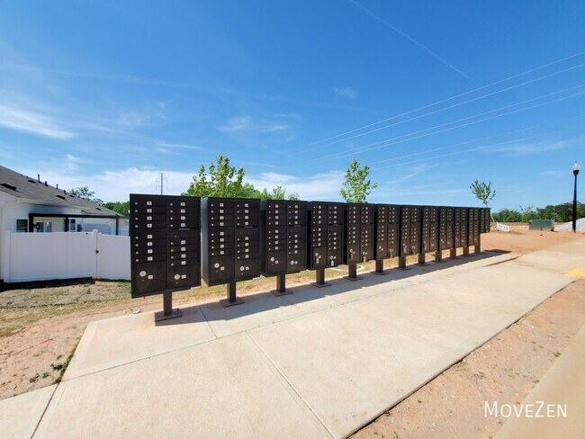 Building Photo - 12 Fernhill Ln