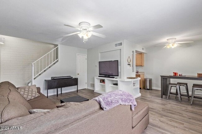 Building Photo - 948 S Alma School Rd