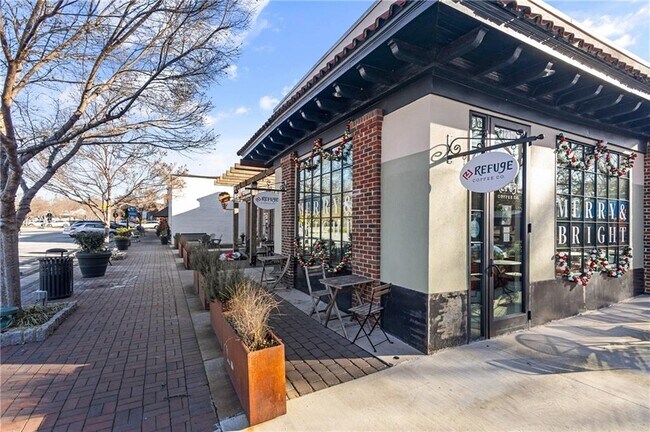 Building Photo - 6023 Skellig St