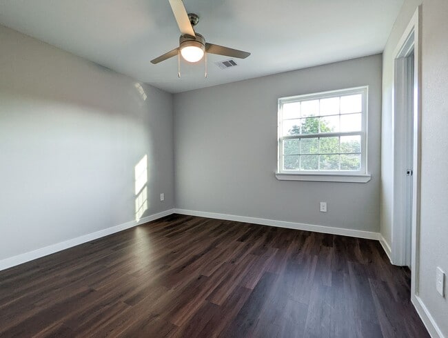 Building Photo - 6811 Glass St