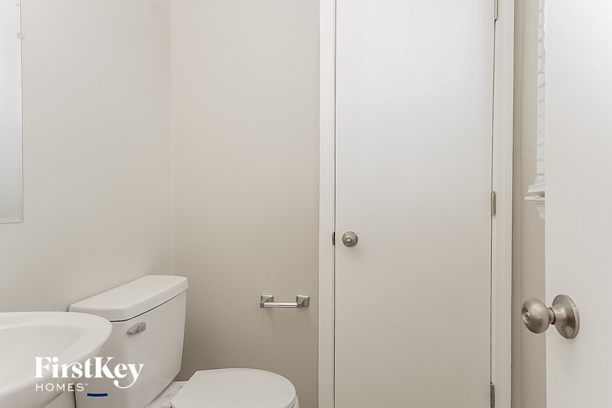 Building Photo - 4603 Chaucer Dr