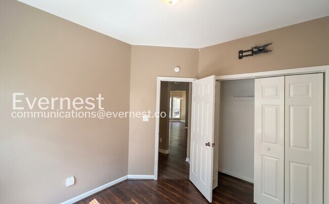 Building Photo - 3 Bed/2 Bath Home with Garage / Available Now!