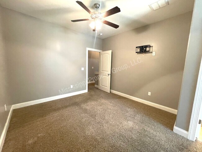 Building Photo - 4BR/4.5BA For Rent