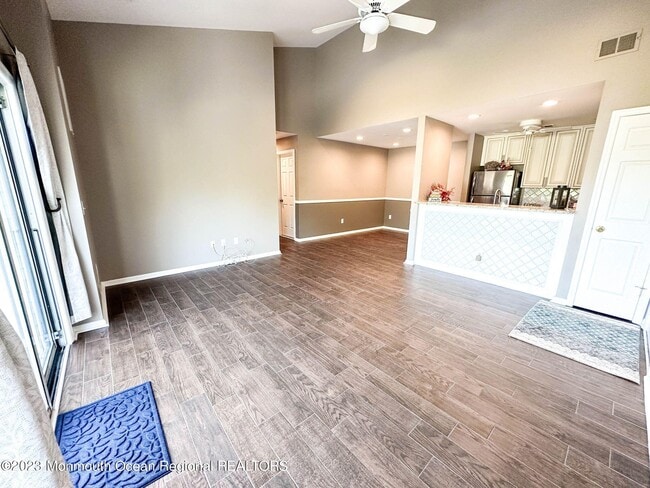 Building Photo - 2 Basset Ct