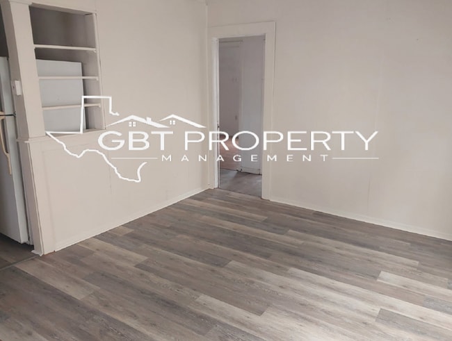 Building Photo - 2 Bedroom 1 Bath Home!