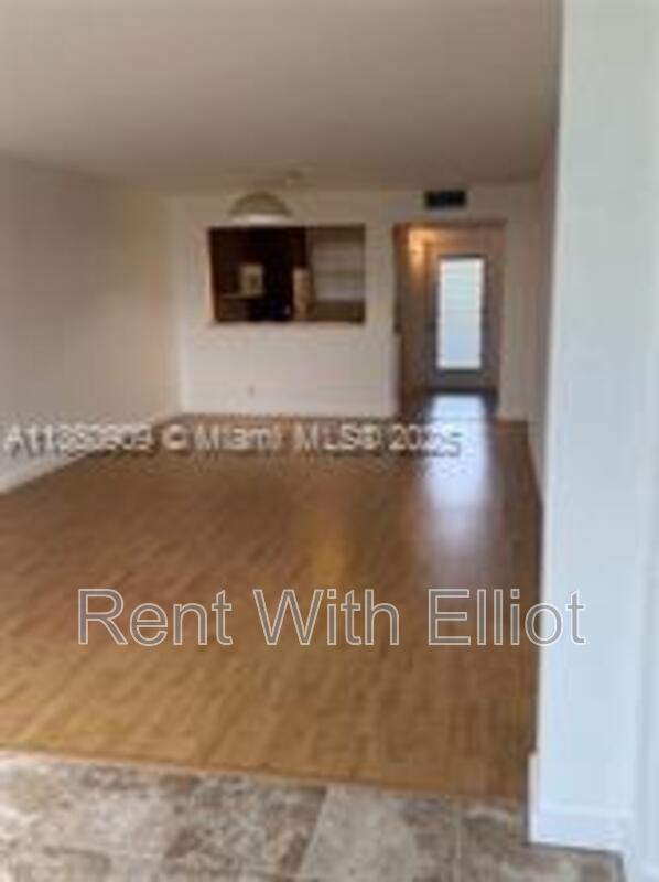 Building Photo - 1811 Sabal Palm Dr