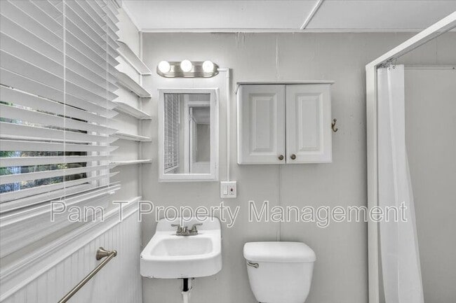 Building Photo - 3 Southwood Dr