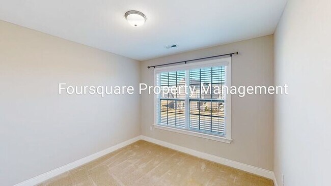 Building Photo - 3-Bed Home with Bonus Room, Home Office , Screened Porch  and Community Pool!