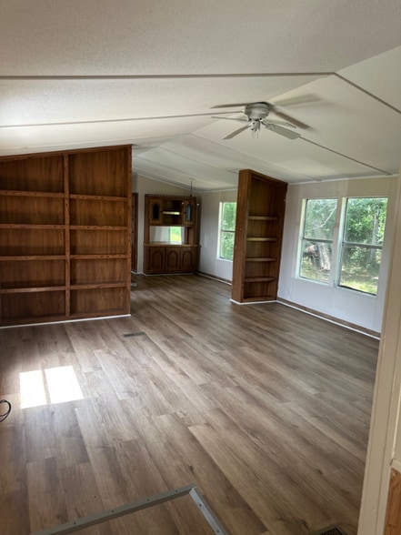 Building Photo - 111 Forest Creek Ln