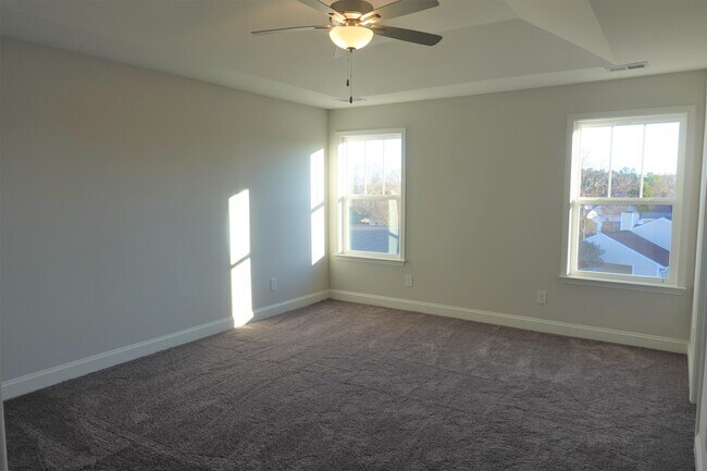 Building Photo - 2704 Millhone Dr