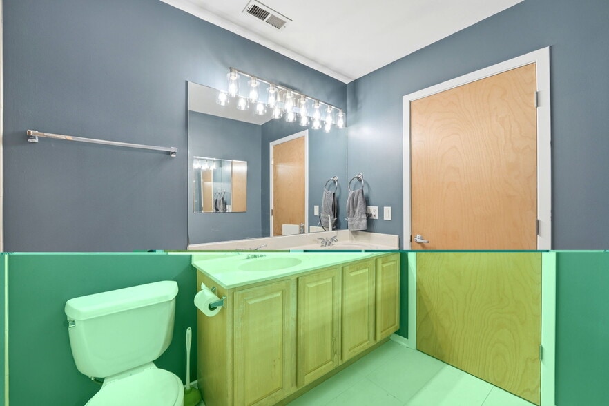 Building Photo - 1500 W Monroe St