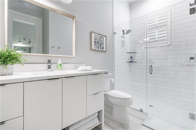 Building Photo - 580 Broadway St