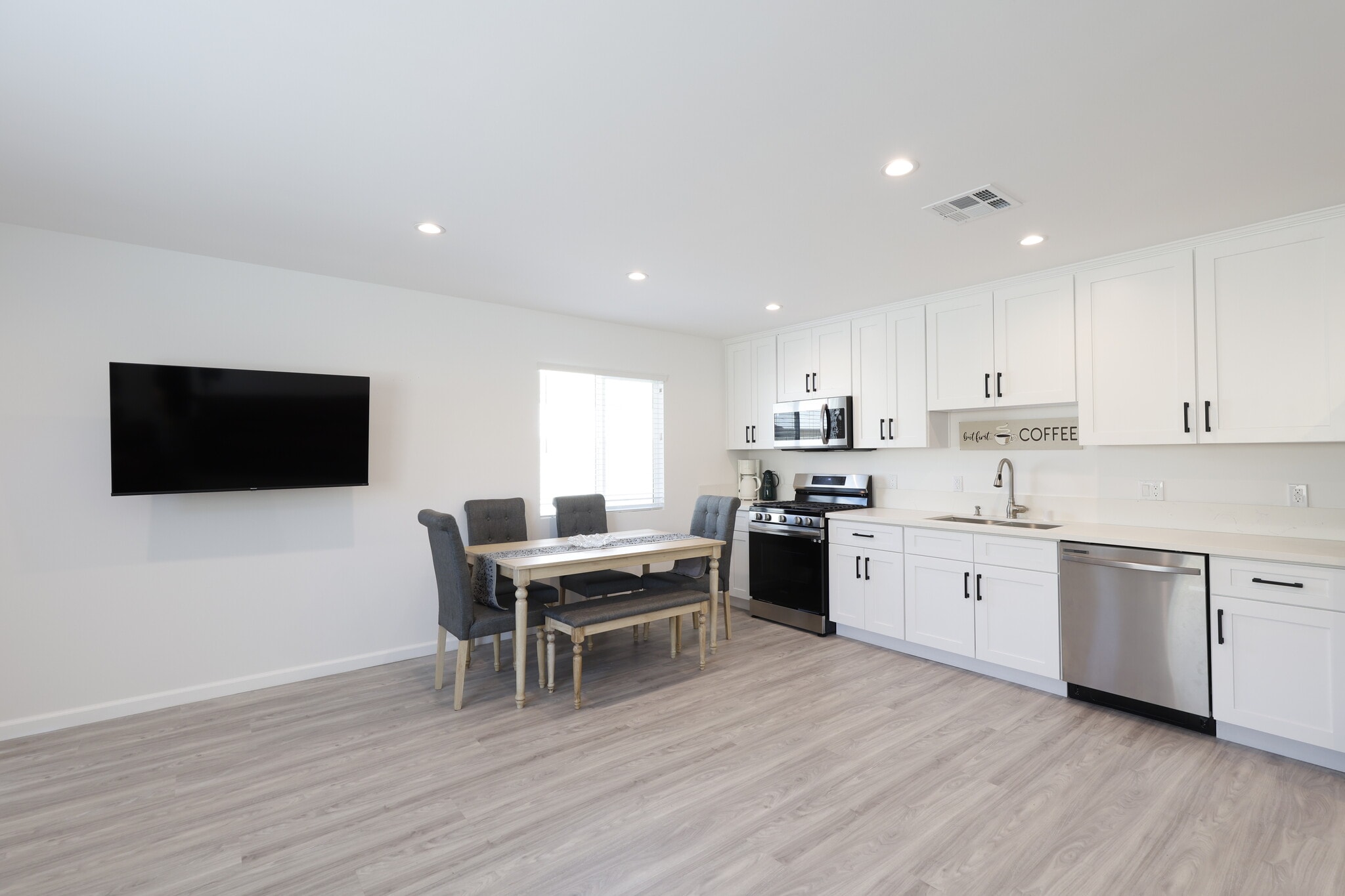 Building Photo - 18623 Bryant St