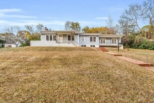 Building Photo - 905 8th Ave N