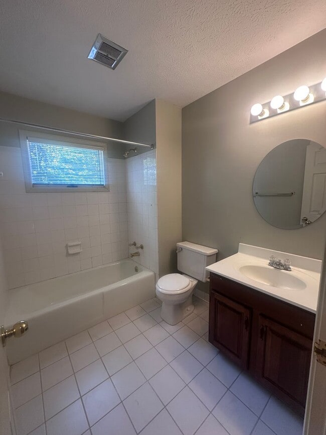 Building Photo - 1002 Juniper Springs Dr