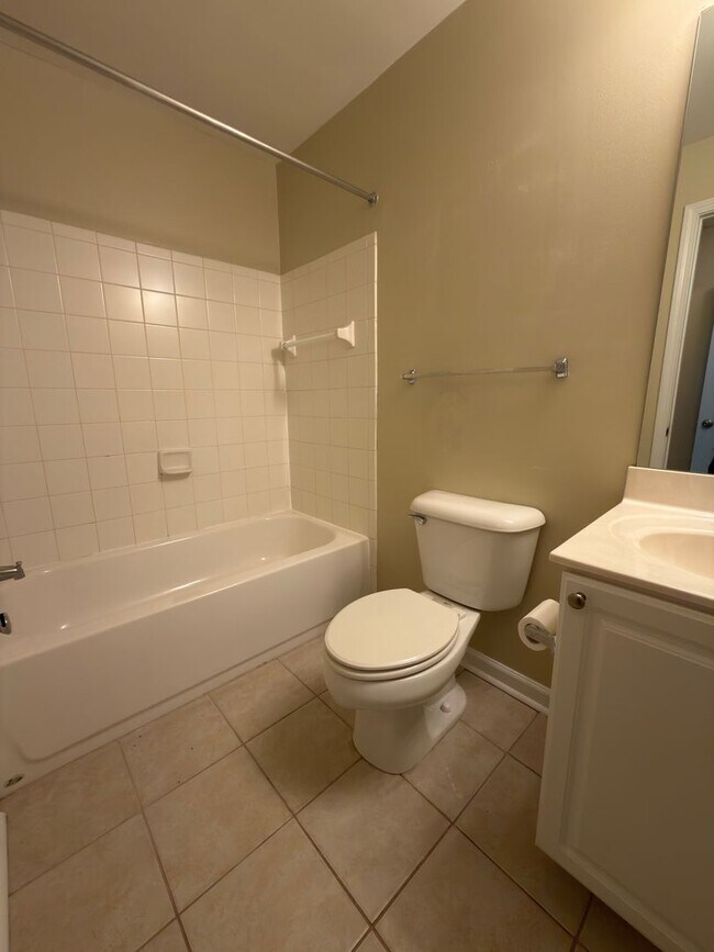 Building Photo - NOW AVAILABLE!  3 bedroom/3 bath condo for RENT!  $2400 per month - Free Shuttle to UTK campus!