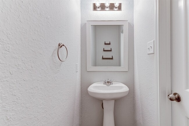 Building Photo - 24810 Lorenzo Glaze Trail