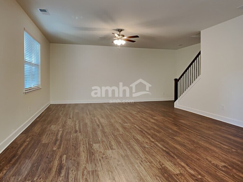 Building Photo - 5005 Hudson Vly Dr