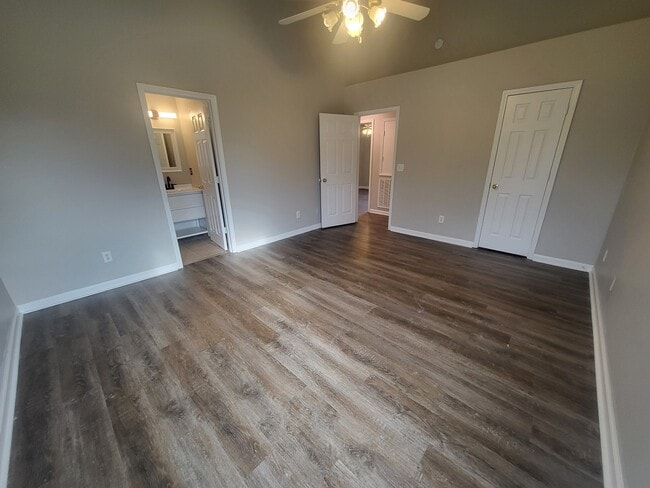 Building Photo - 110 Kenwood Dr