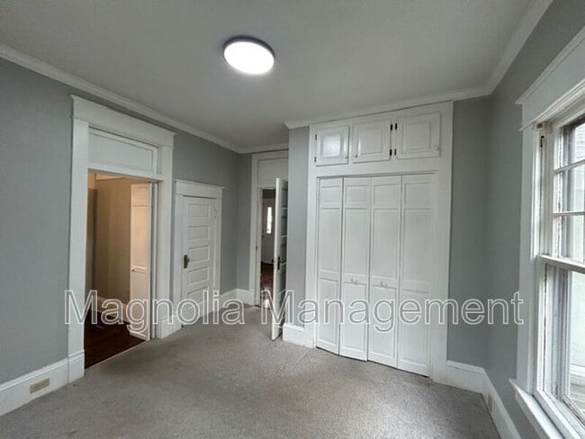 Building Photo - 107 W Jennette Ave