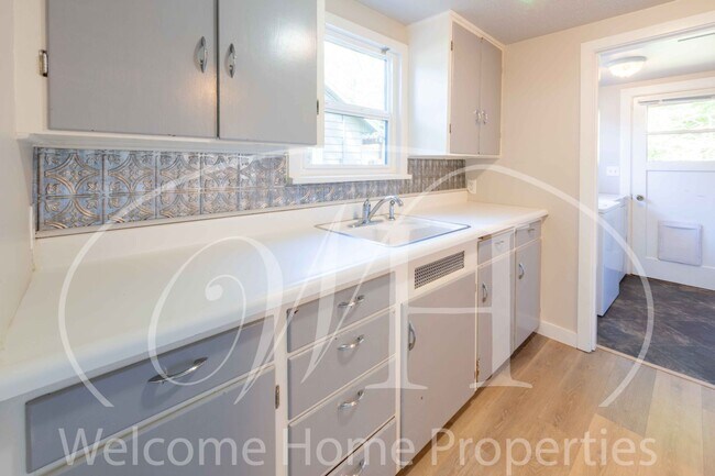 Building Photo - Great One Bedroom Home in a Natural Setting