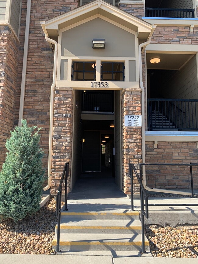 Primary Photo - Gorgeous 2 beds 2 baths in Parker!